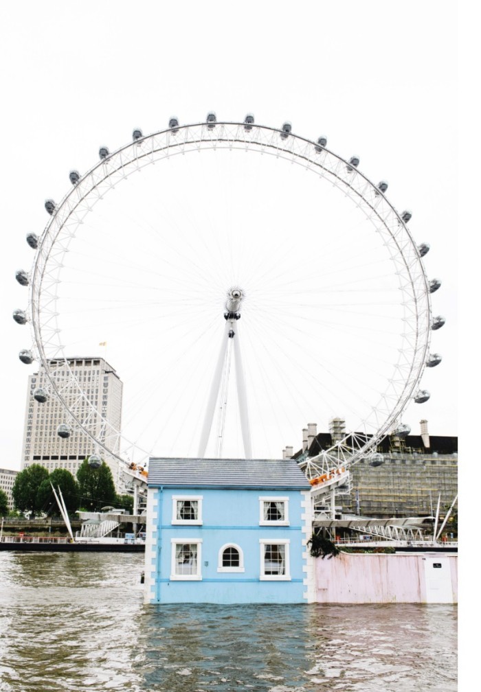 Airbnb floating house london eye
