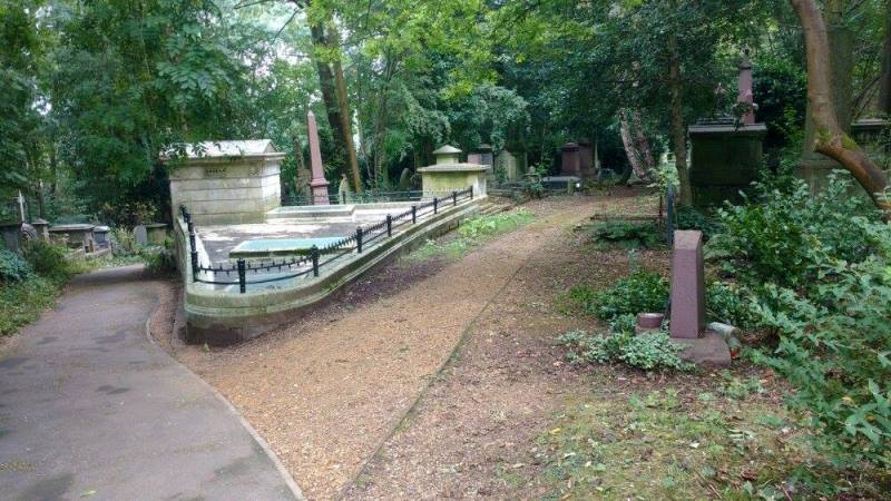 highgate-cemetary-3