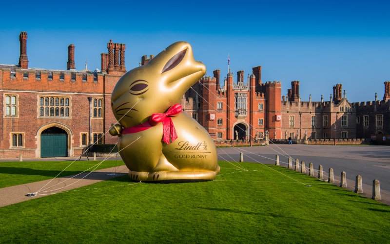 Large inflated Lindt gold bunny in front of Hampton Court Palace