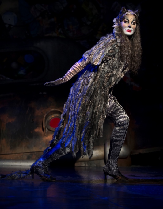 marianne-benedict-grizabella-in-cats-photo-by-paul-coltas-3