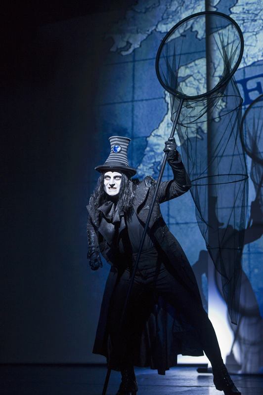 Matt Gillett as the Childcatcher in Chitty Chitty Bang Bang. Credit Alastair Muir (2)-min