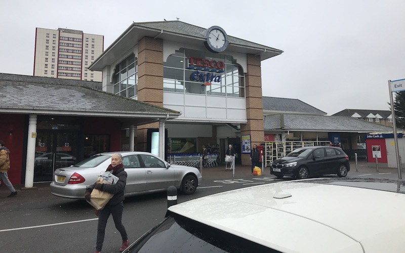 Panic in the aisles of Tesco Twickenham shoppers fight over looroll