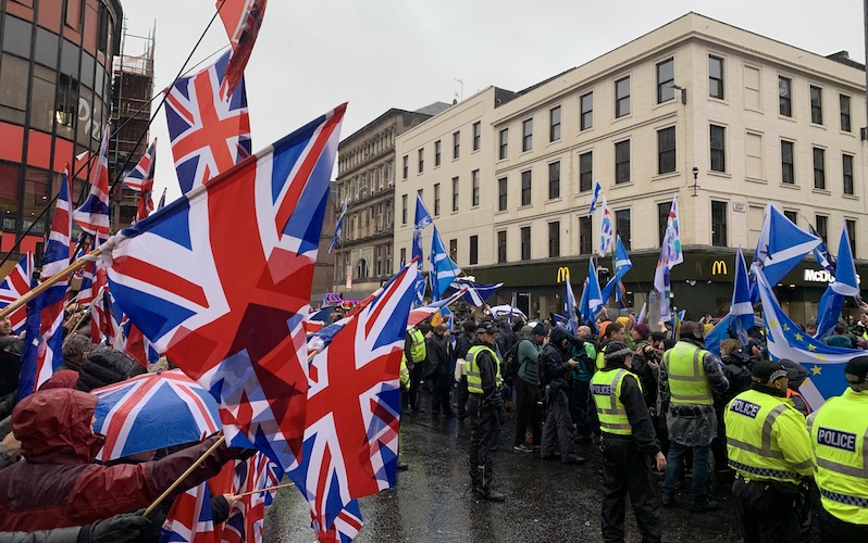 Pro-Union and Pro-Independence supporters kept apart by police 