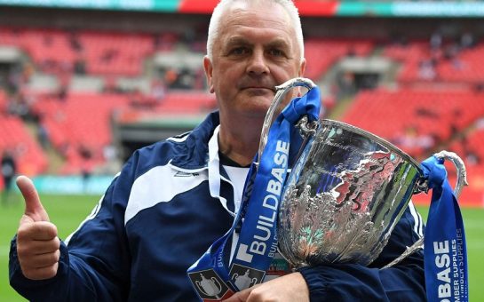 dave anderson holding a trophy