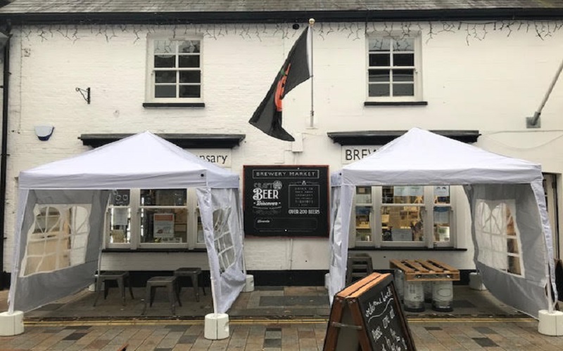 Twickenham pub pleads patrons to spend not steal after plant pot theft