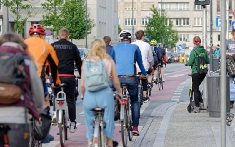 people cycling