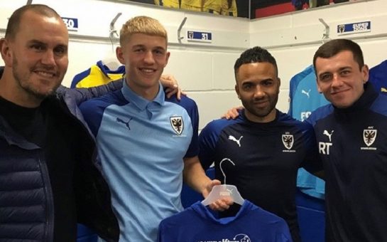 michael hamilton with afc wimbledon academy players