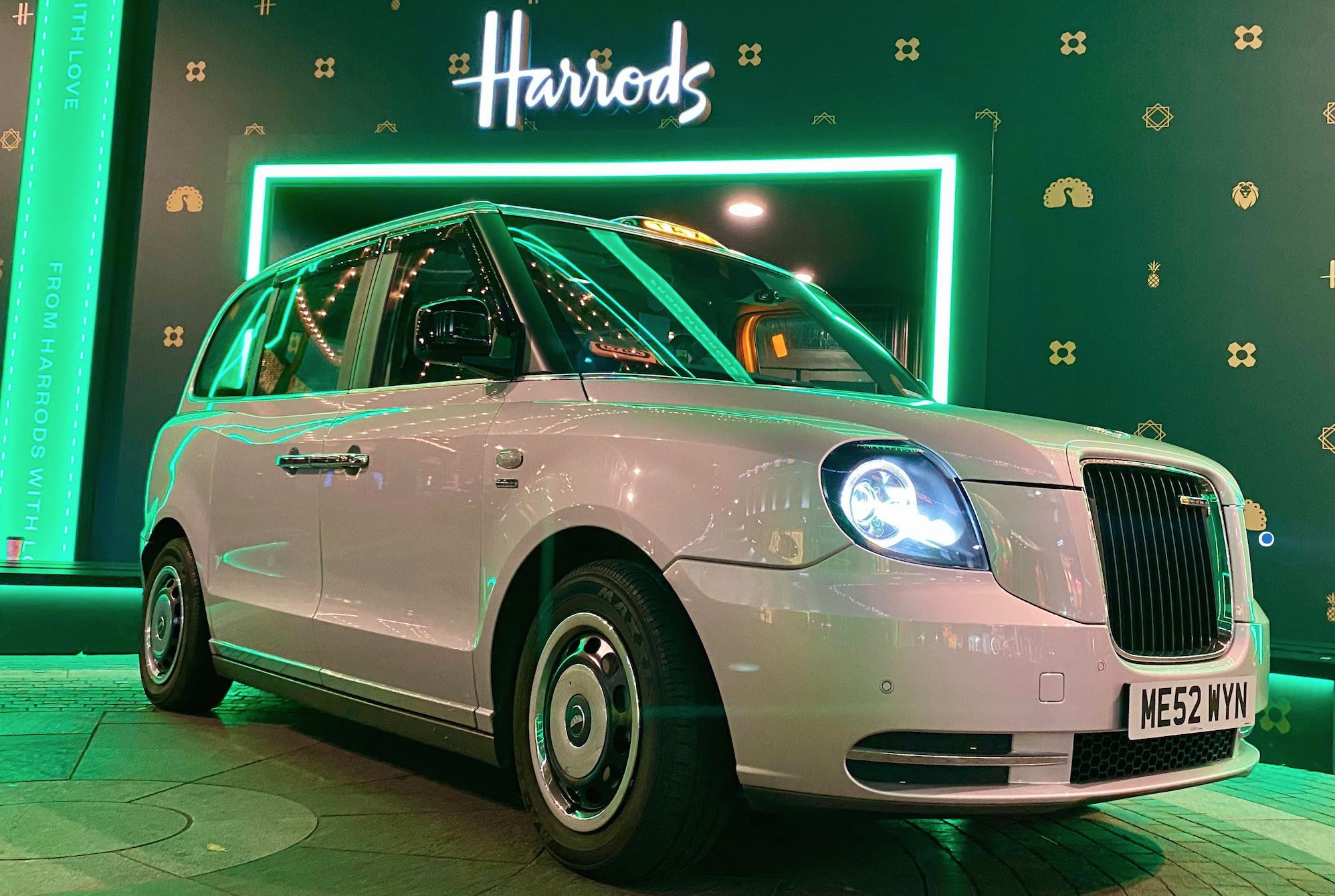 Revving up for Christmas Black Cabs Offering Christmas Lights Tour