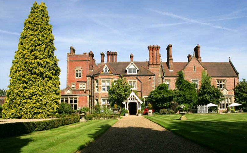 South West Londoner supporting Valentine's Charity Fashion Auction