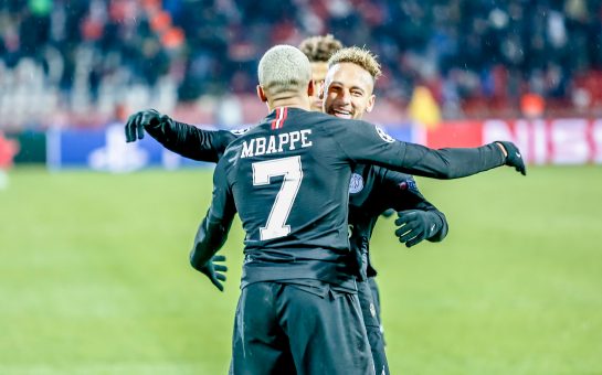 neymar and mbappe celebrate for PSG