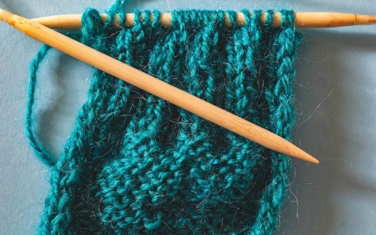 Knitting a teal scarf