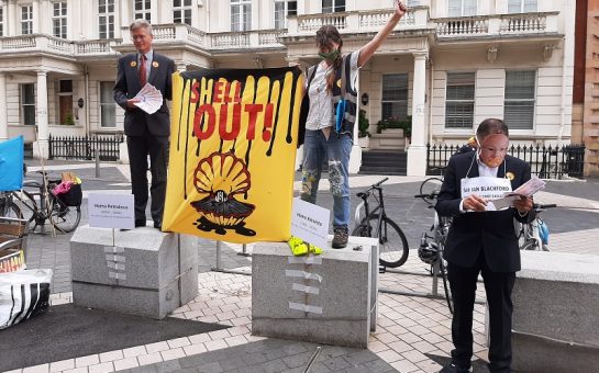 XR holding shell out banners