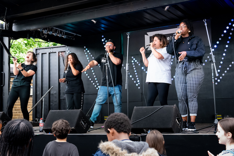 Murray and other beatboxers performing on stage