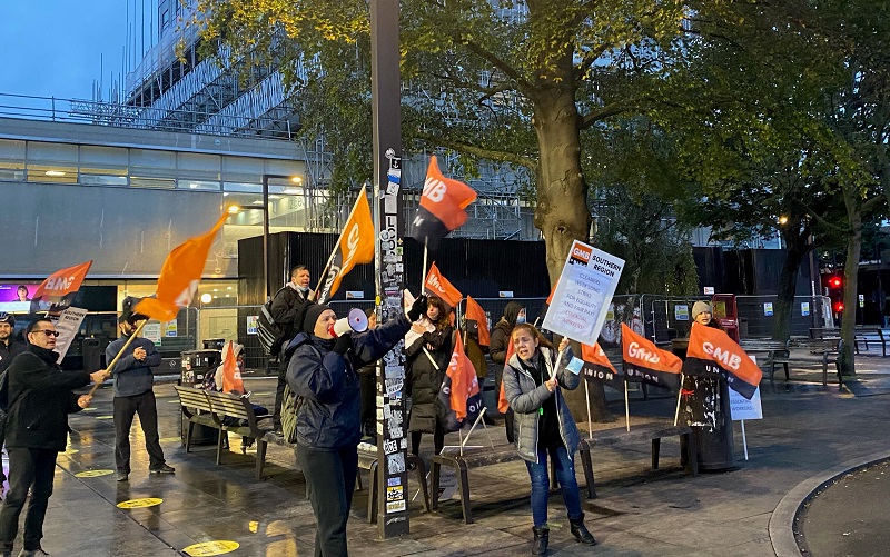 UAL cleaners on strike at the picket line