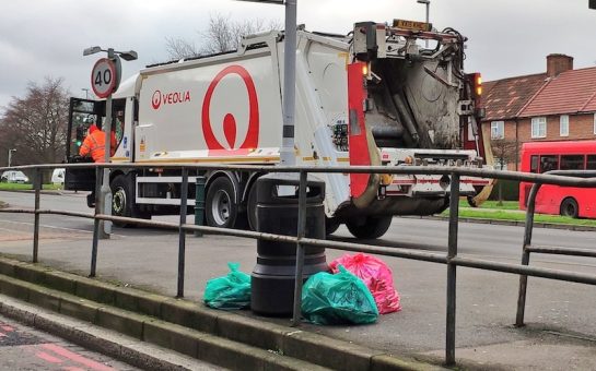 Veolia-branded rubbish truck.