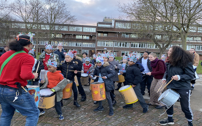 GRIFFIN PRIMARY SCHOOL YEAR 5 STUDENTS PERFORMING SAMBA PARADE WITH XANDE OLIVERIA