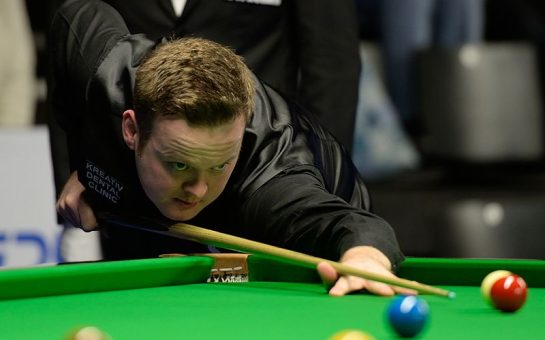 Shaun Murphy leans in for a shot