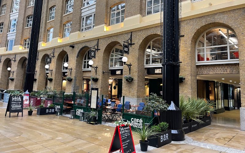 Restaurant Cafe Piazza in Hay's Galleria