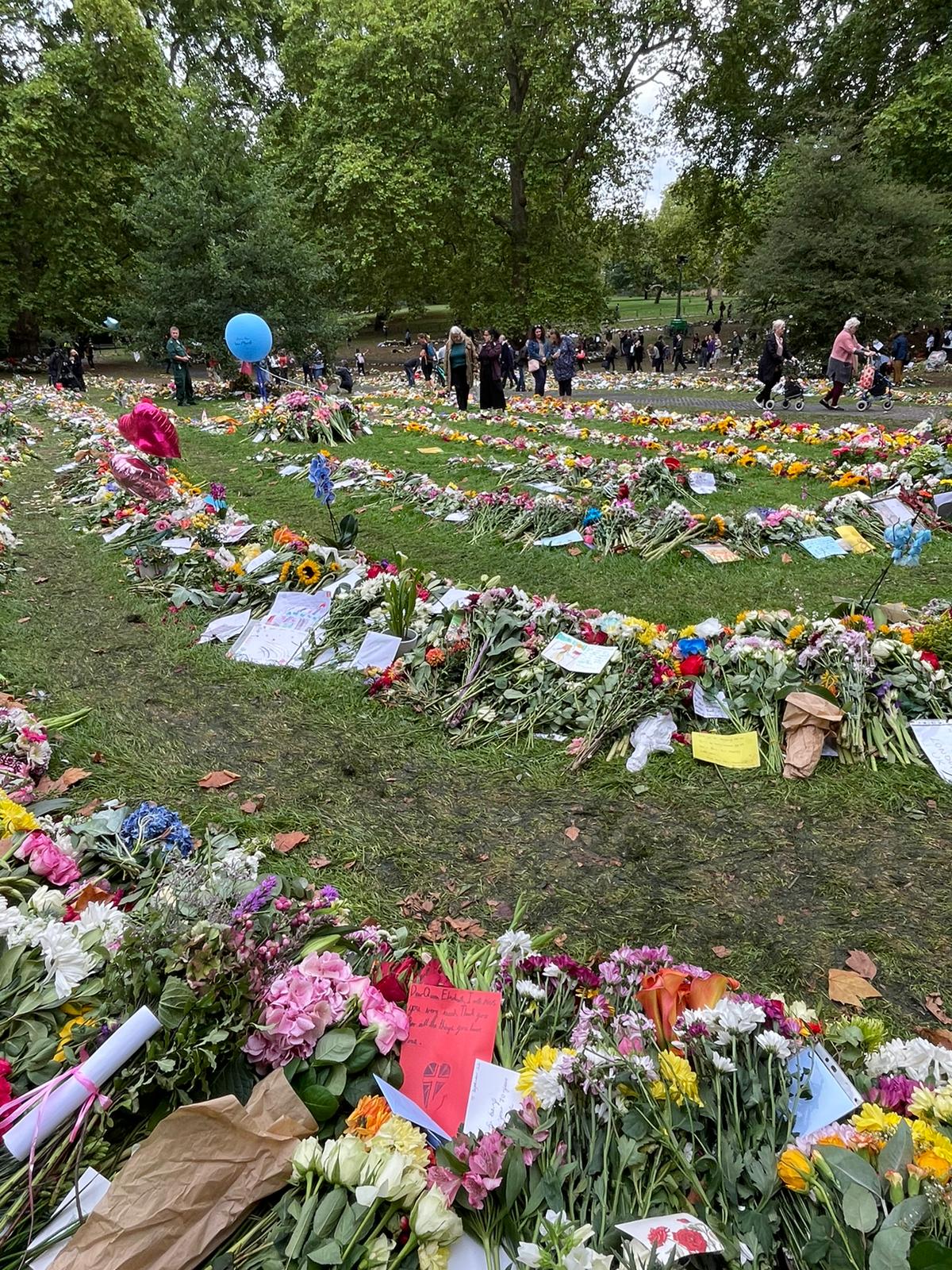 Mourners queue 30 hours in advance to pay tribute to the Queen