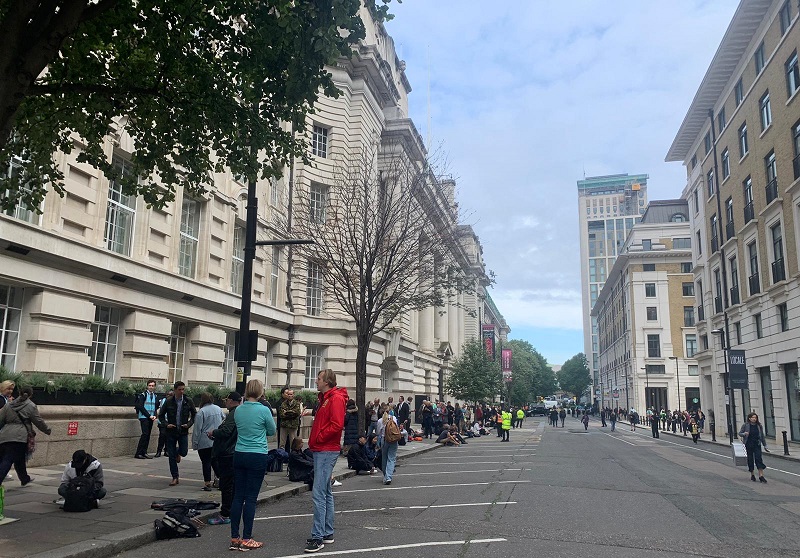 Queues of crowds for Westminster Hall