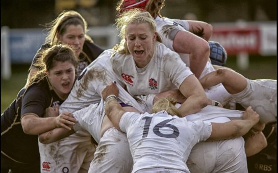 England's Tamara Taylor is at the centre of a relentless Red Roses driving maul.
