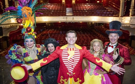 Cast of panto in Richmond Theatre