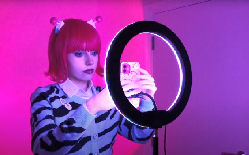 Nina setting up her Tiktok video with a ring light