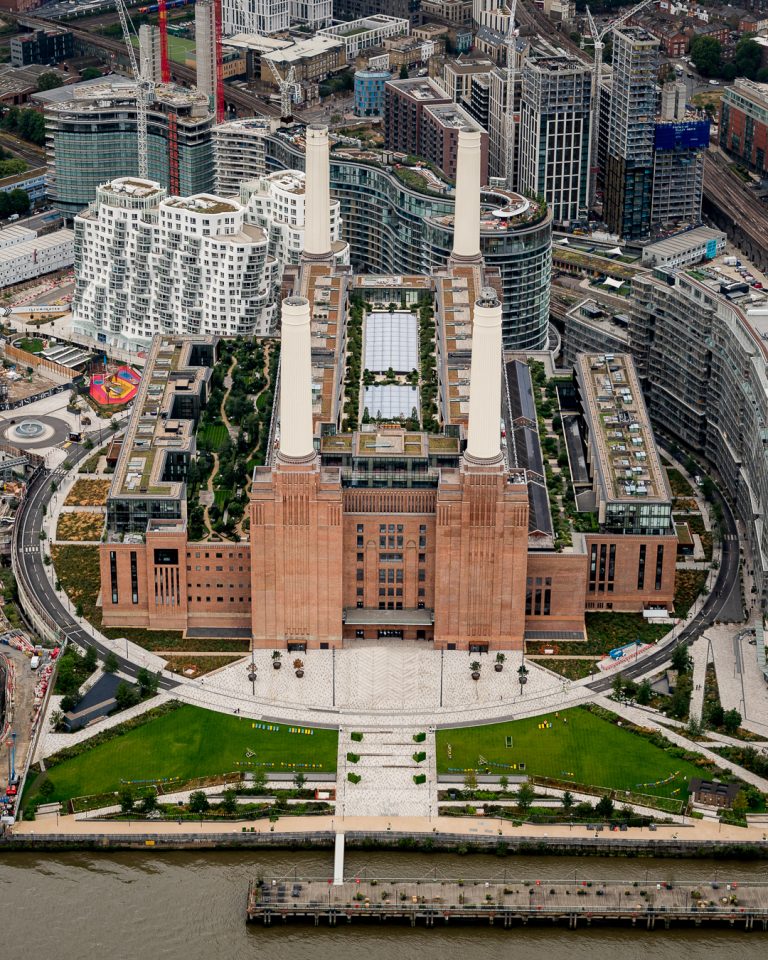 Breathtaking views as Lift 109 arrives at Battersea Power Station