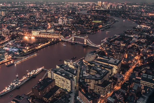 The City of London Corporation has signed a pledge to dim the city’s lights to tackle light pollution.