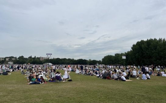 Tennis fans queue in Wimbledon Park