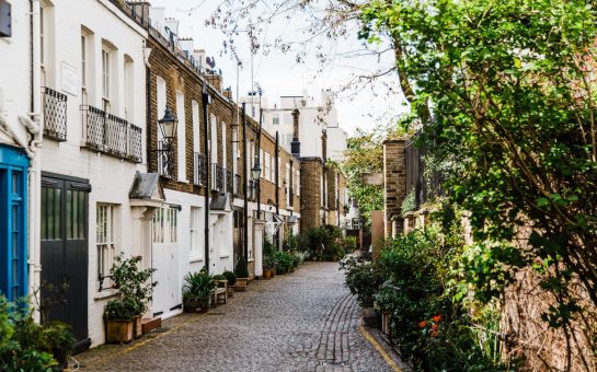 Photo showing a picturesque cobbled street in London