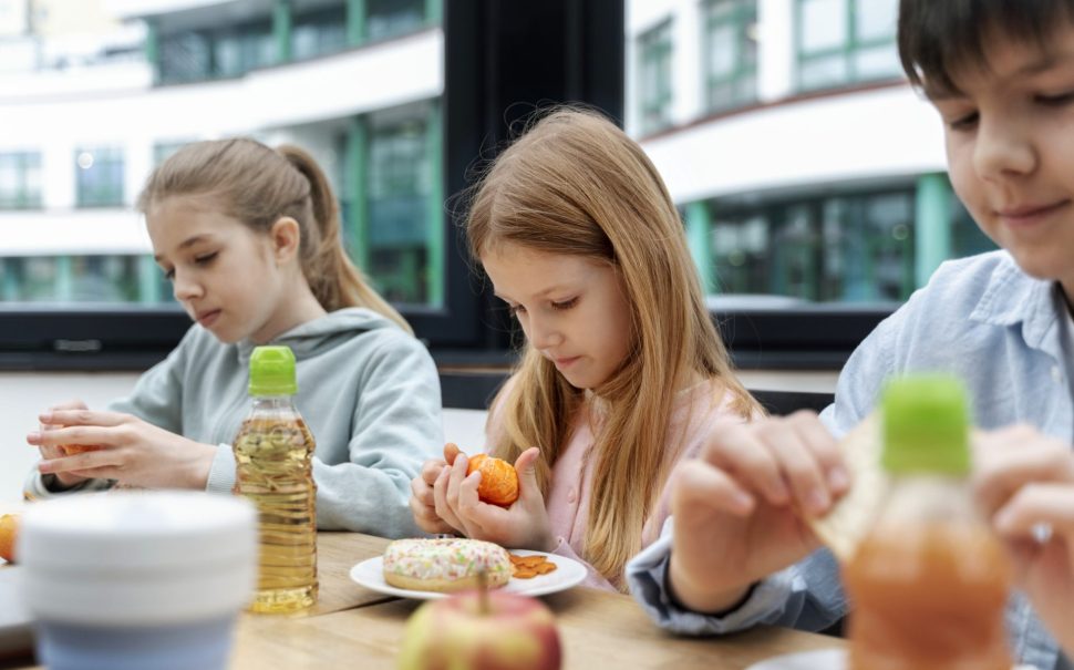 Children eating lunch