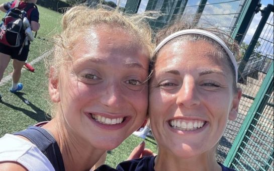 British lacrosse players Wise and Cohen pose for a selfie