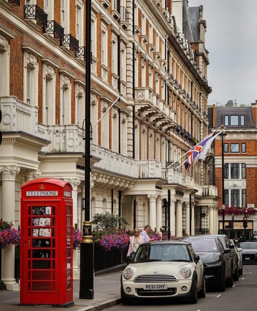 Netflix Selling Sunset London. A street in Mayfair London.