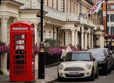 Netflix Selling Sunset London. A street in Mayfair London.