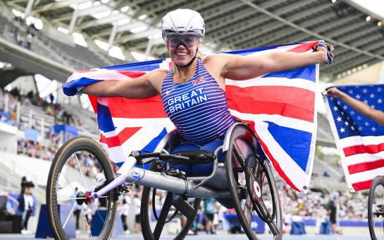 Hannah Cockroft celebrates Para Athletics World Championship gold