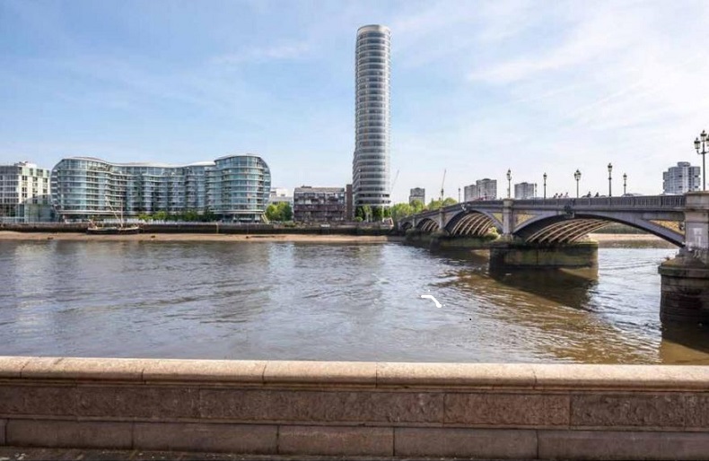 One Battersea Bridge: The proposed 28-storey tower viewed from the opposite riverside.