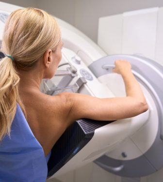 A woman getting a breast cancer screen