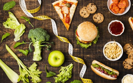 Healthy and junk food (Credit: Free to use from Freepik)