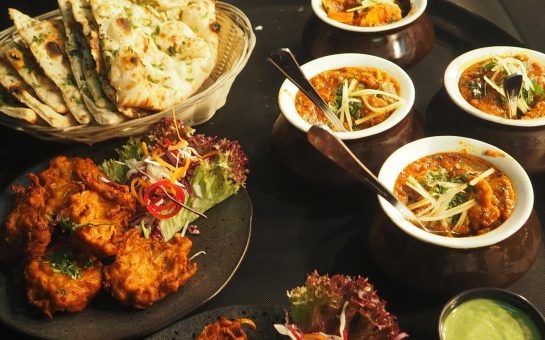 A variety of food on white ceramic bowls (Credit: Free to use from Pixabay)