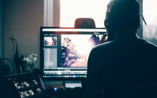 A person editing a picture (Credit: Free to use from Unsplash)