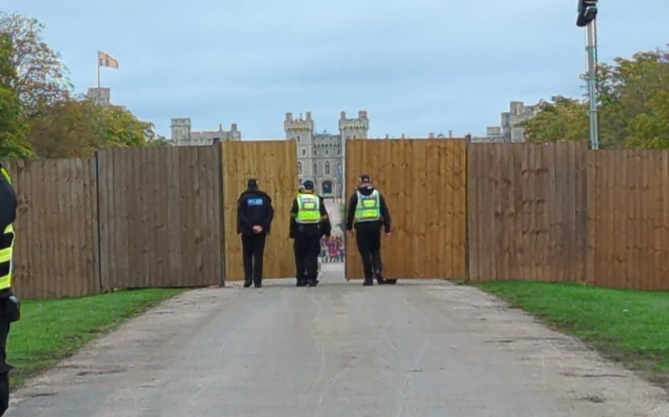 The "wall of steel" made of wood outside Windsor Castle