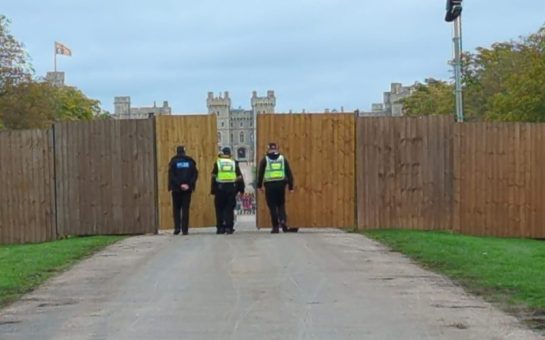 The "wall of steel" made of wood outside Windsor Castle