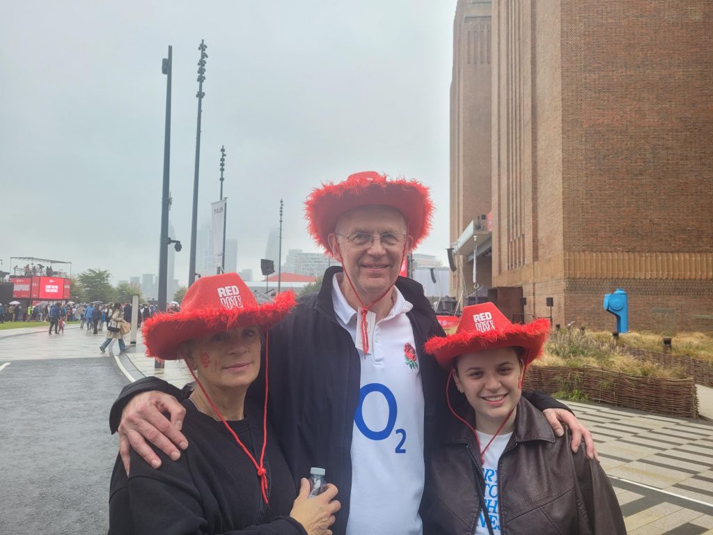 'So proud' - Overjoyed fans celebrate Women’s Rugby World Cup win with England players