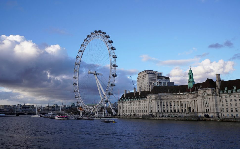 Buildings ner thr river.