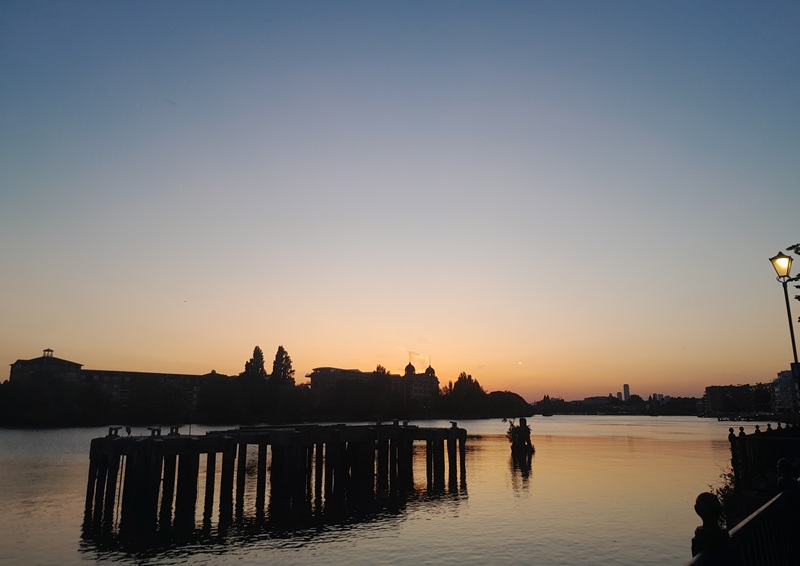 Sunset over the Thames River looking down to Hammersmith Bridge.
