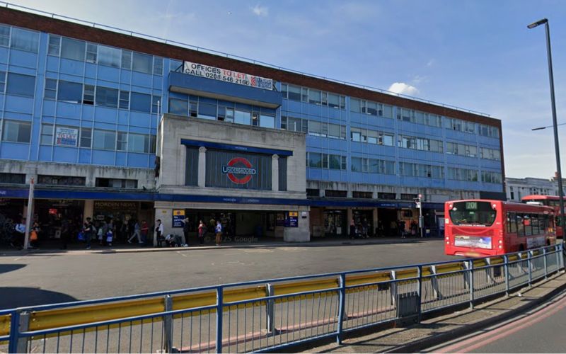 Morden Underground Station, which lacks public toilet facilities