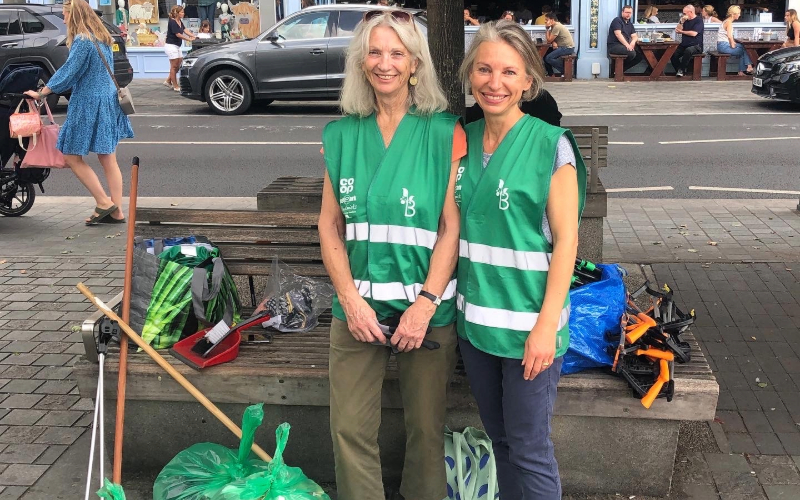 The two Beautify Balham co-founders, Jean Millar and Justine McNeil, at a litter pick.