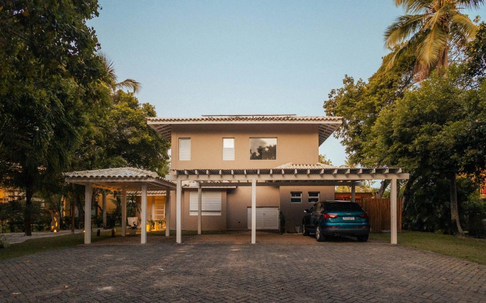 A house with a carport outside (Credit: Free to use from Pexels)