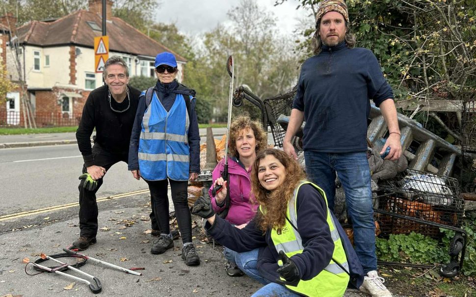 Thai Upon Thames team ready to get to work litter picking